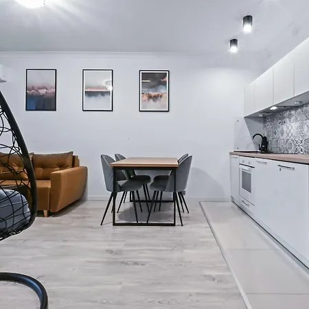 Rentplanet - Muranow Appartement